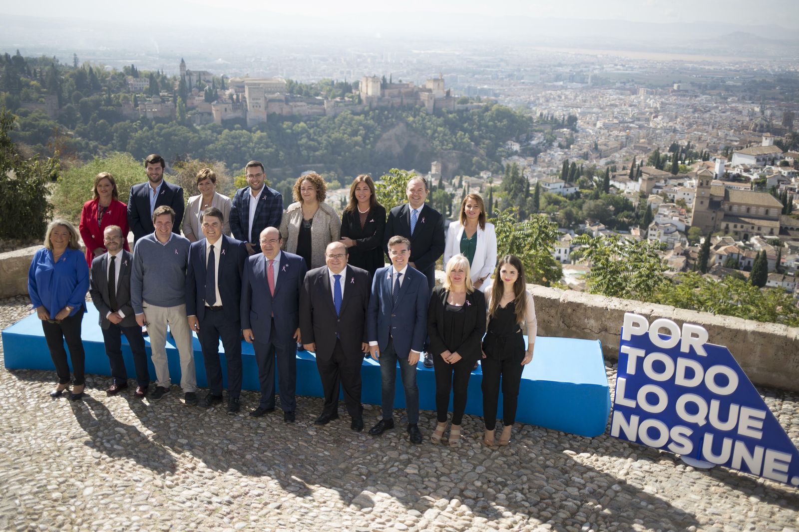 Foto de familia de los candidatos del PP de Granada al Congreso y al Senado en el Mirador de San Miguel Alto