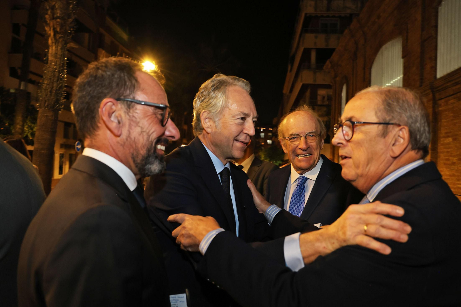 Imágenes de los invitados a la gala de los  37 premios Onubenses del Año