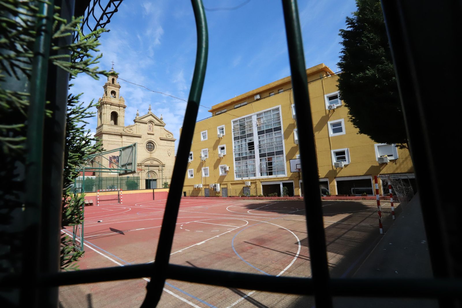 Patio del centro de protección de menores Juan Ramón Jiménez, en Huelva.