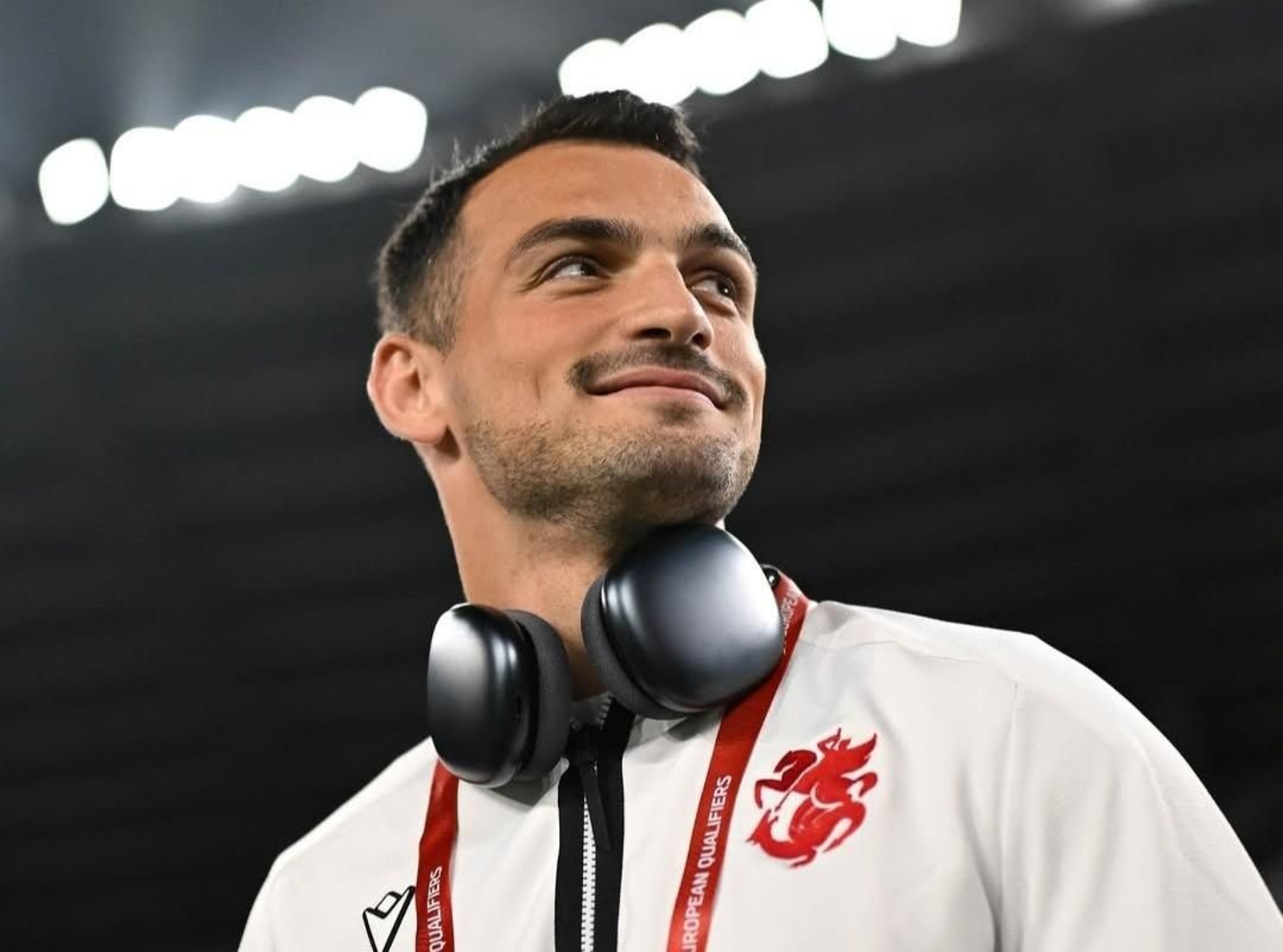 Tabatadze en el estadio de Tiflis antes del partido Georgia-España