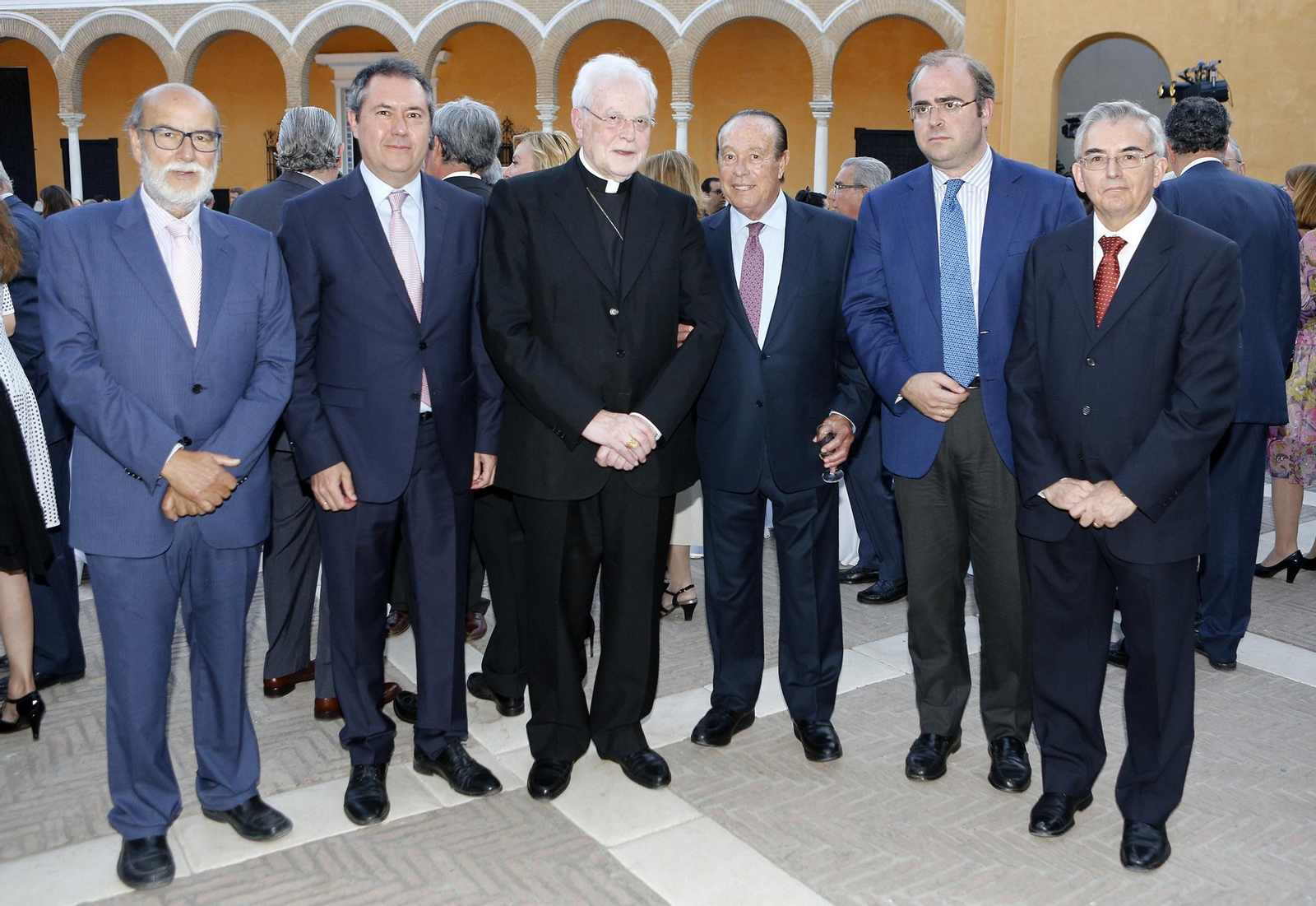 Bernardo Bueno, Juan Espadas, Carlos Amigo, Curro Romero, Carlos Navarro Antolín, redactor jefe de 'Diario de Sevilla', y el columnista del Grupo Joly José Joaquín León.