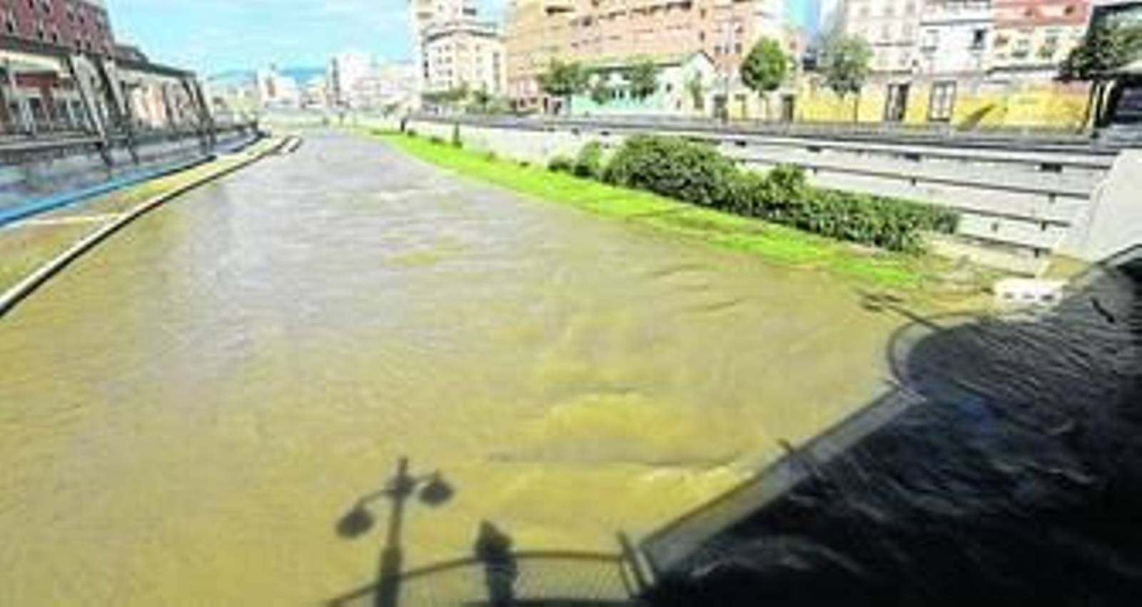 Las obras del encauzamiento del río Guadalmedina en su parte final fue fruto de un convenio de Aparico con la Junta.