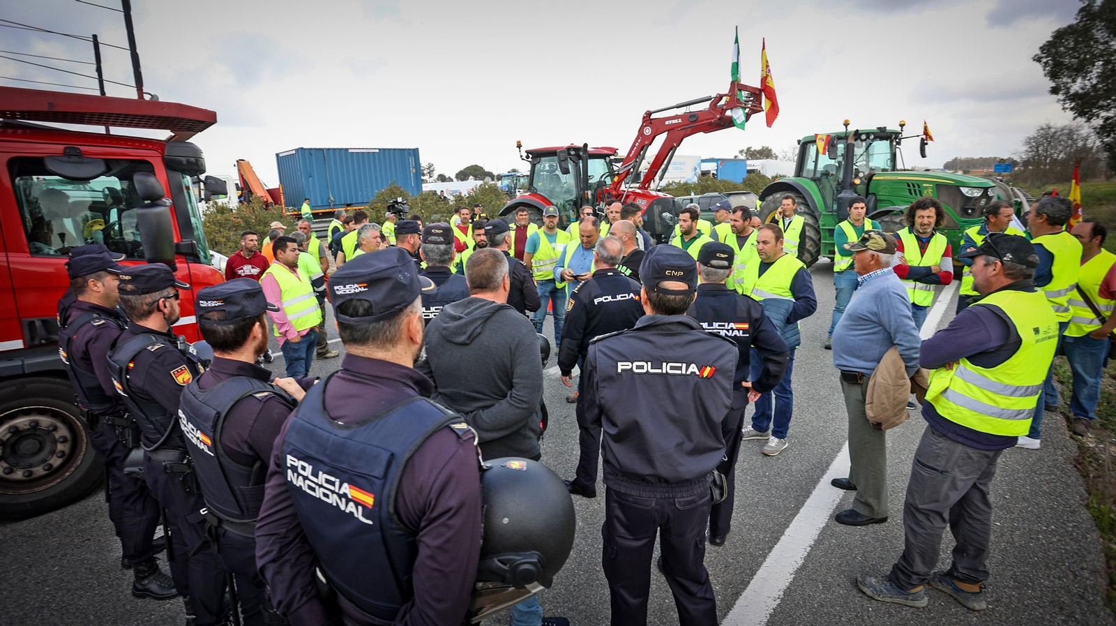 Mucha policía y pocos tractores