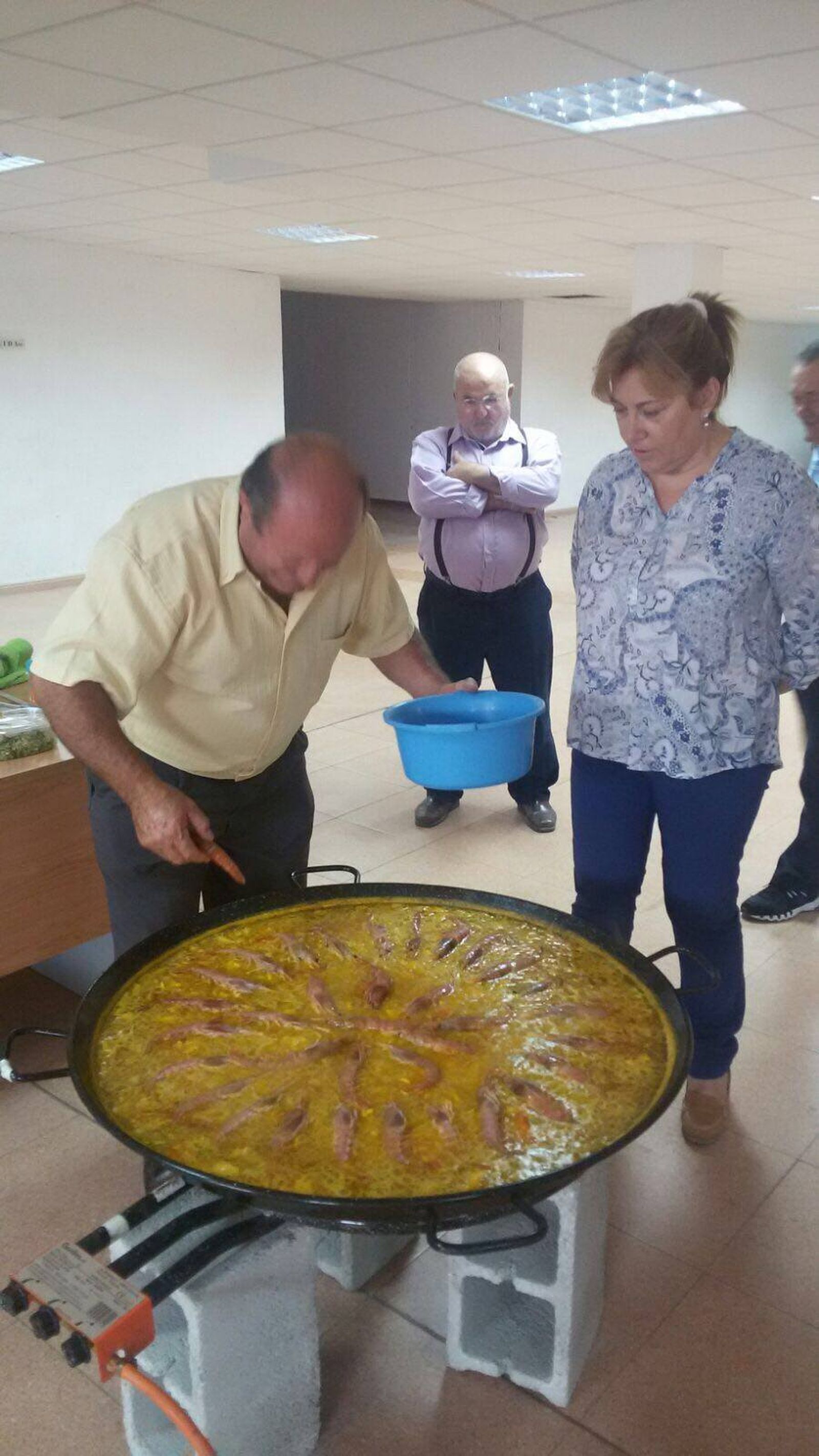 El subastao             y el dominó tienen premio