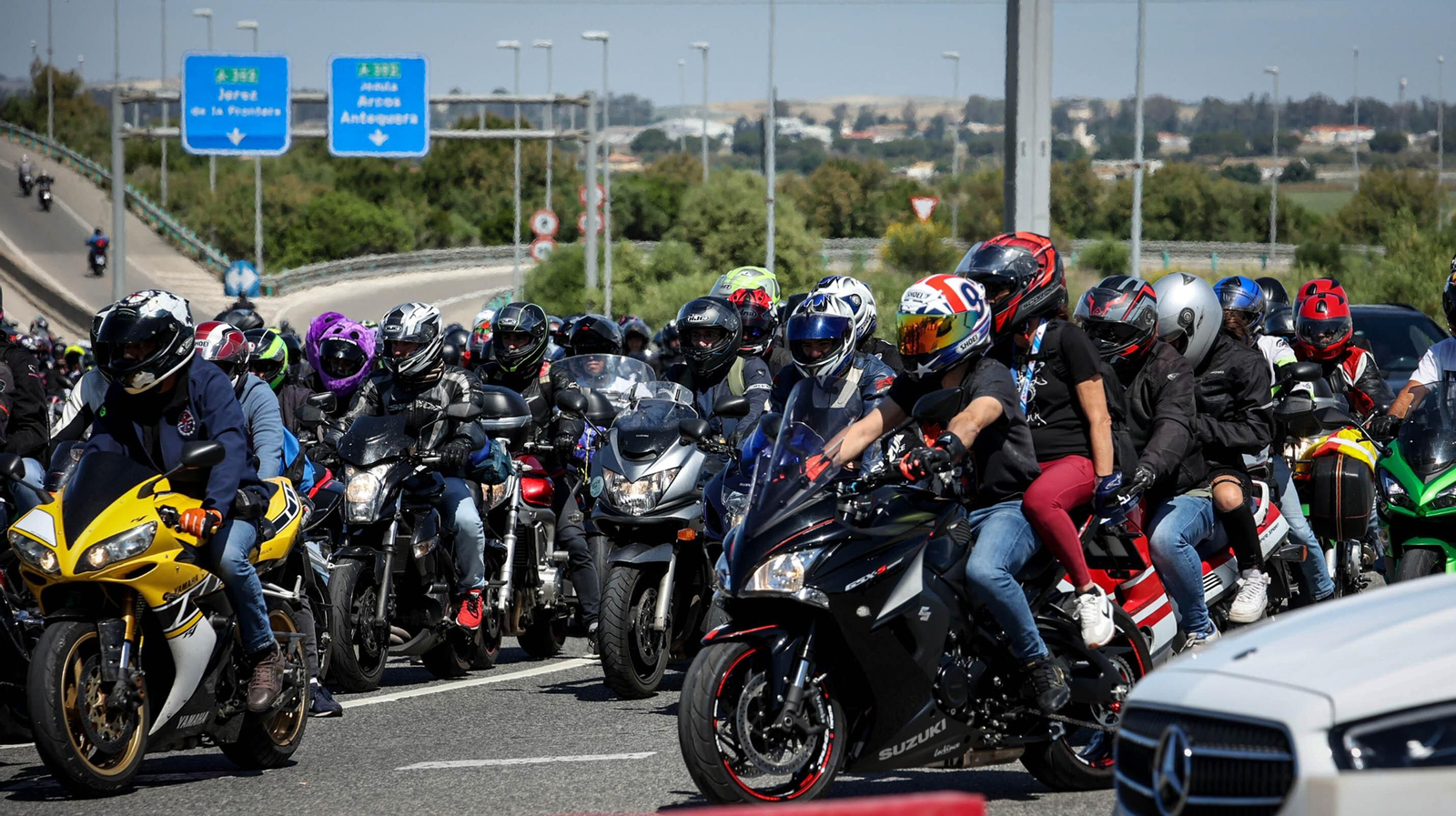 Muchas moteros acuden al Circuito Ángel Nieto de Jerez