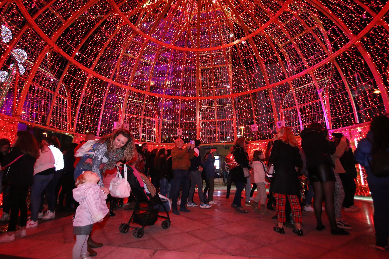 Las imágenes del encendido de las coronas de los Reyes Magos