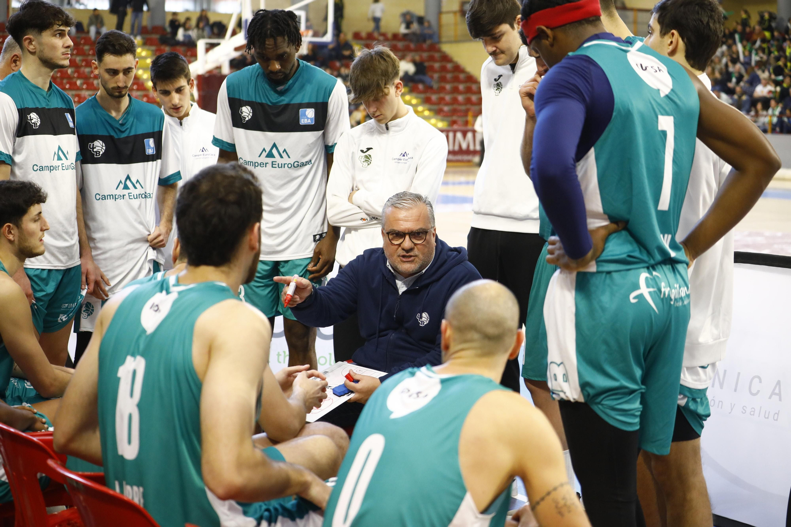 Las mejores fotos del ambiente en Vista Alegre para el derbi entre el Coto Córdoba y el UCB Camper Eurogaza