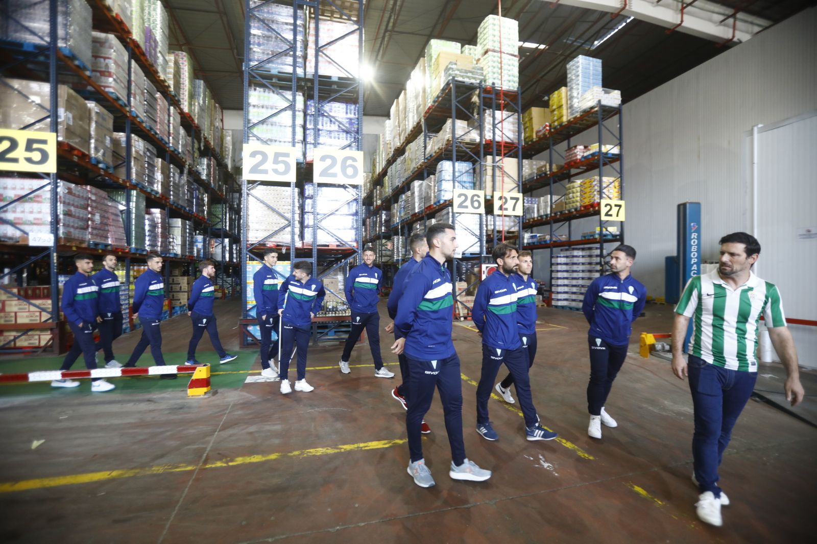 La visita institucional del Córdoba CF a Supermercados Piedra, en imágenes