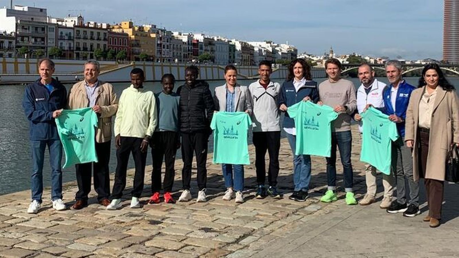 Una imagen de la presentación con Abel Antón, Martín Fiz y algunos de los atletas destacados para esta edición.