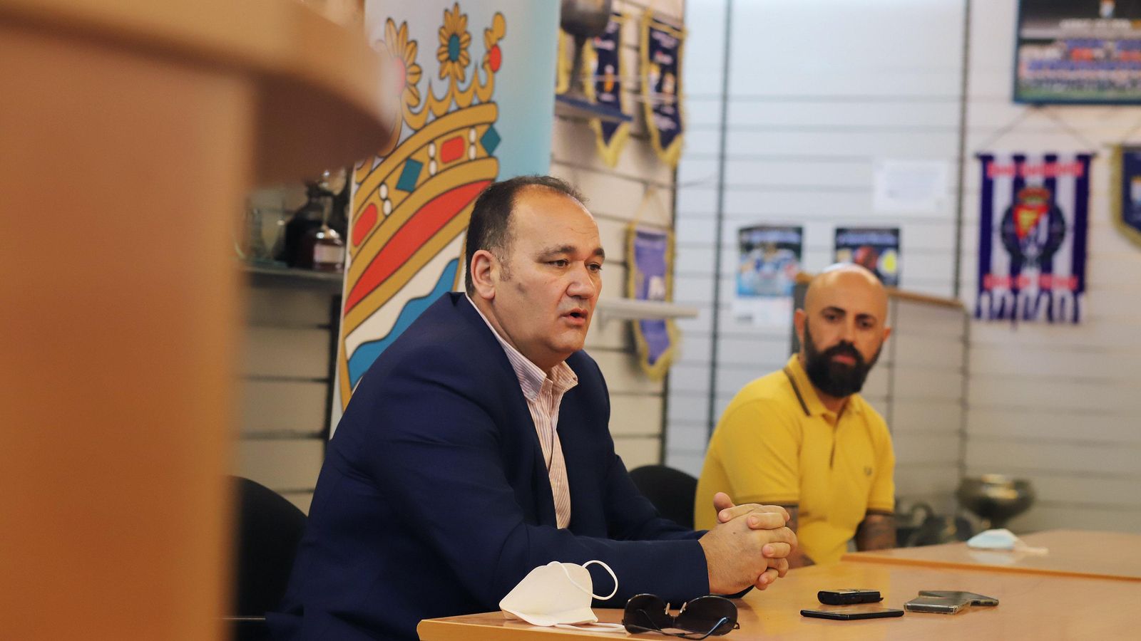 Vargas, junto a Juan Luis Gil en la rueda de prensa.