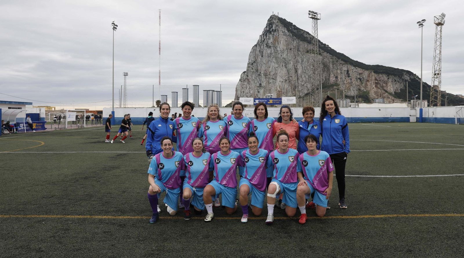 Las fotos de la primera jornada de la Liga Nacional de fútbol para veteranas, en La Línea