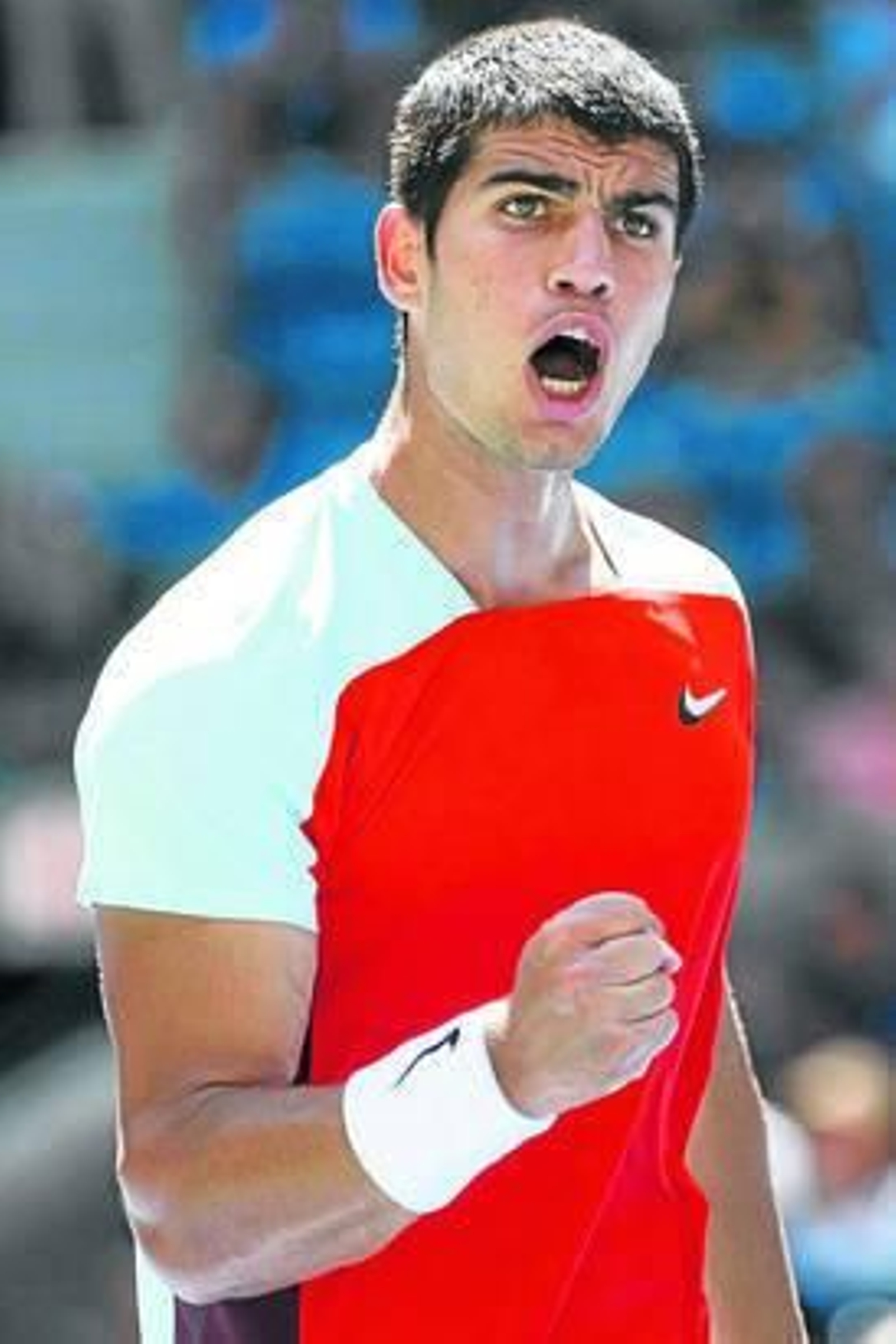 Carlos Alcaraz celebra la victoria en un punto.