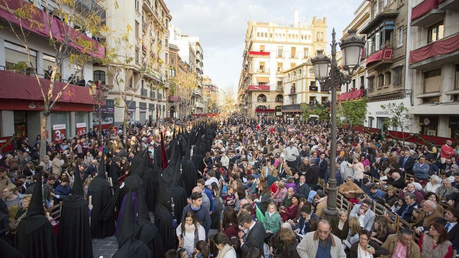 Nazarenos por la Campana, inicio de la carrera oficial.