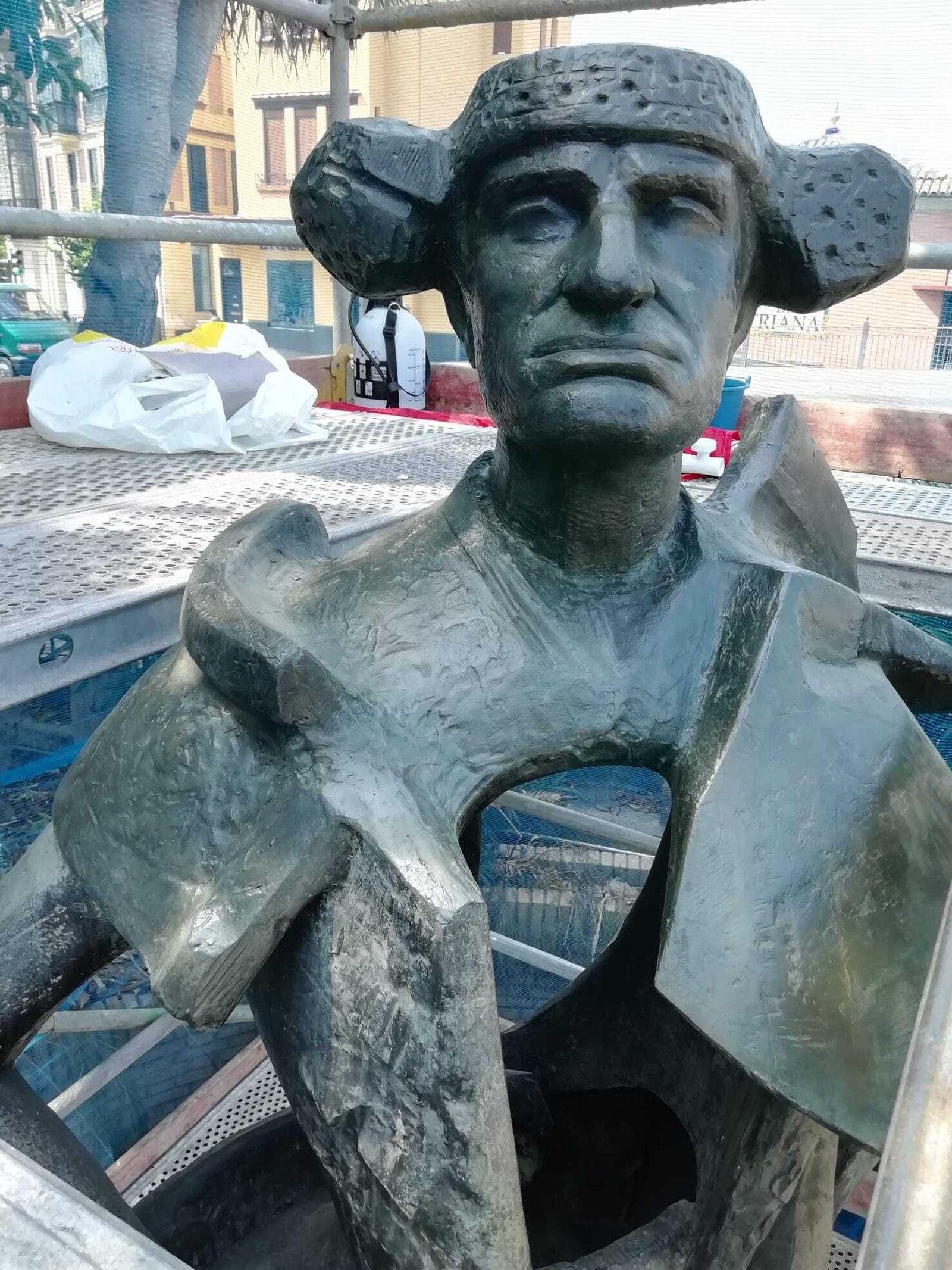 Detalle de la escultura de Juan Belmonte.