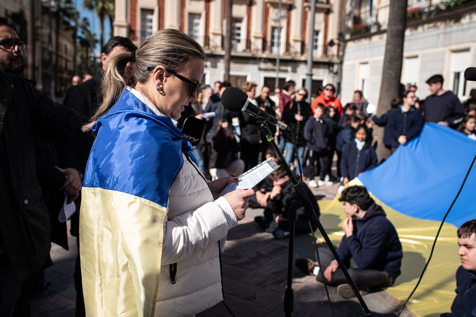 Imágenes de la lectura del manifiesto por la paz de los alumnos del Colegio María Inmaculada