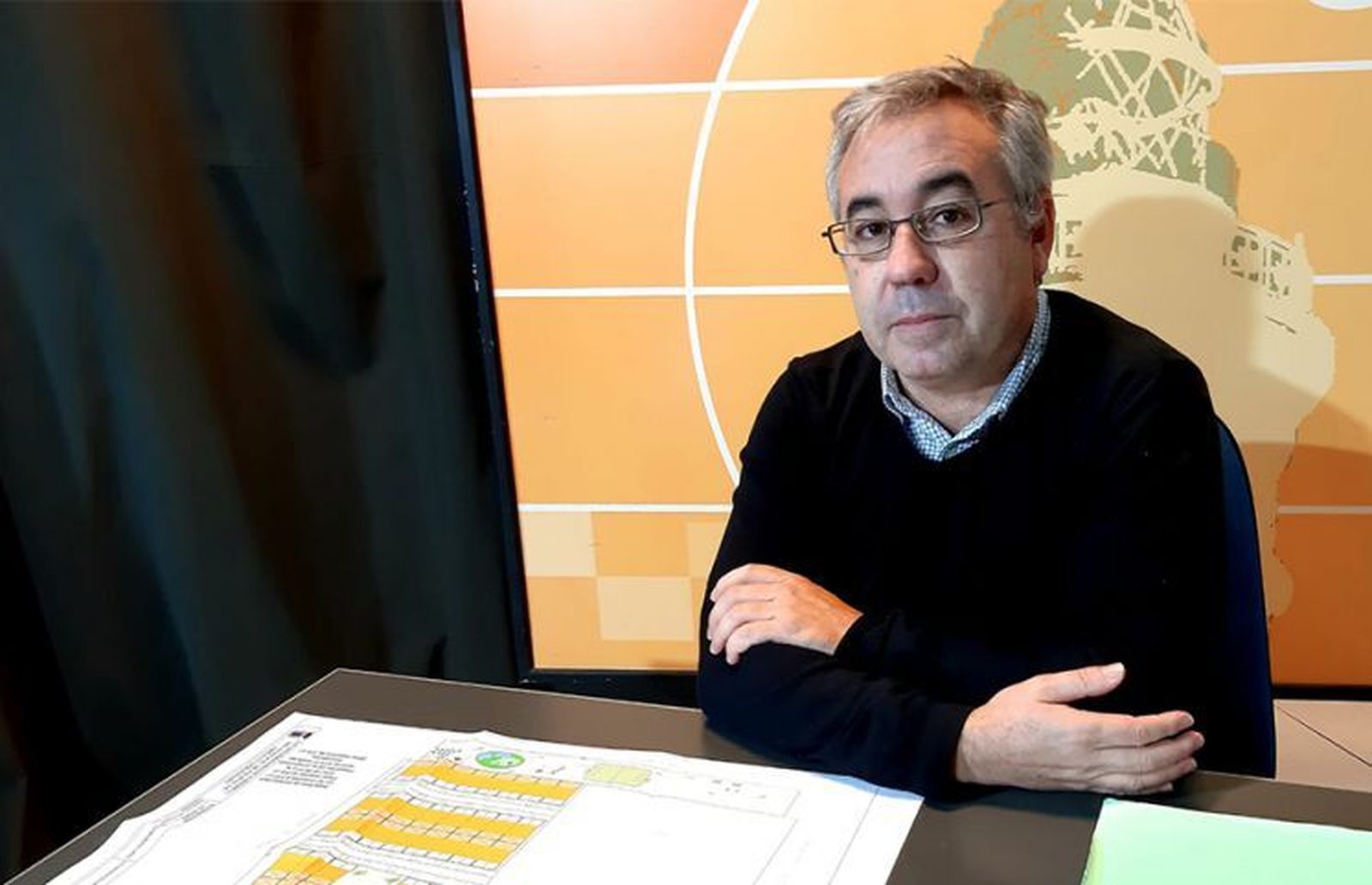 El concejal delegado de Urbanismo y Vivienda, José Luis Mellado, en la radio-televisión municipal.