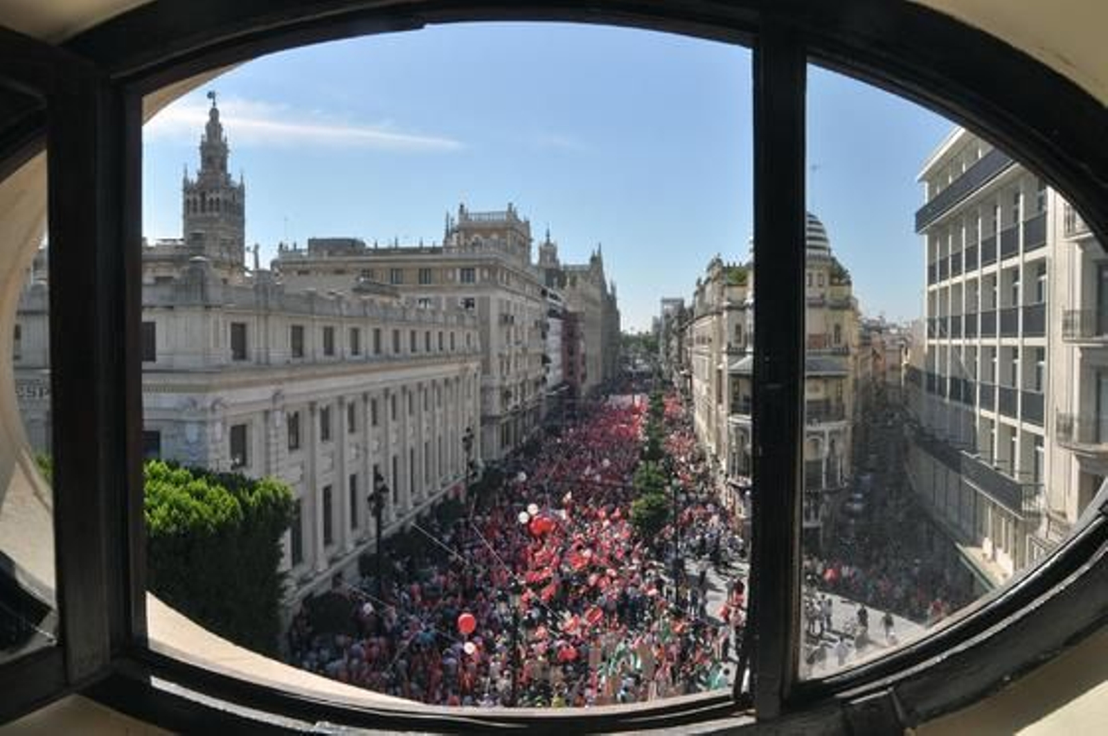 Los sindicatos recorren las calles del centro de la capital.

Foto: Manuel Gómez