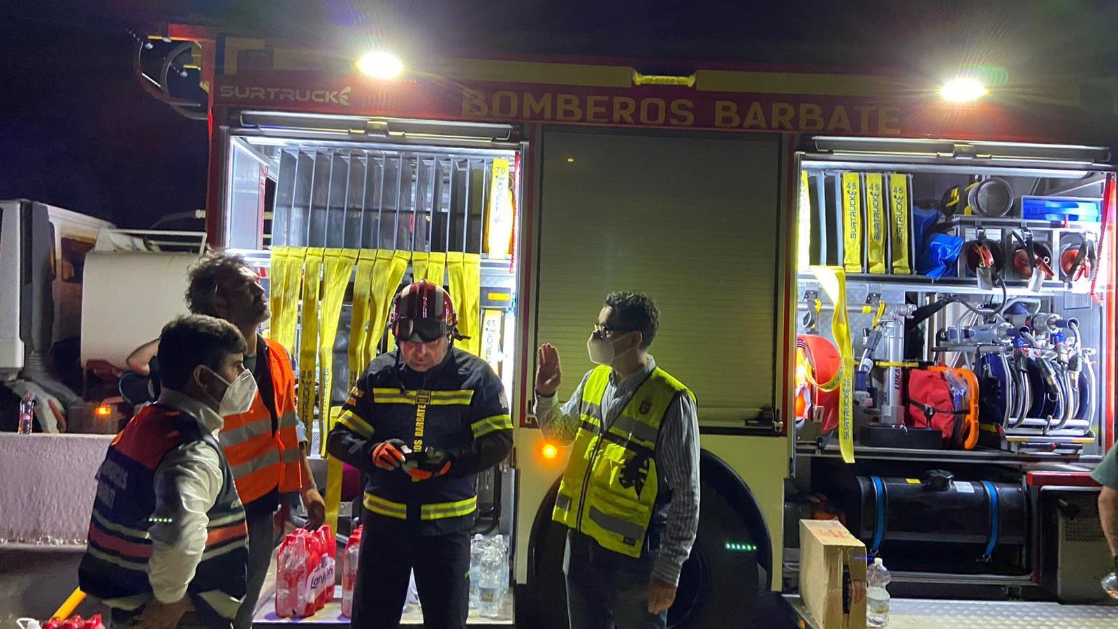Los bomberos de Barbate en la zona.