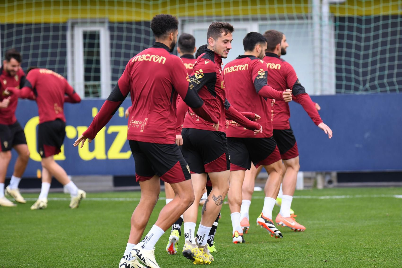 Jugadores del Cádiz en la sesión del jueves.