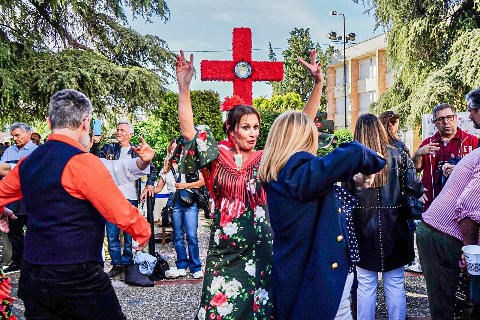 Los mejores momentos del primer día de Cruces en Granada en fotos