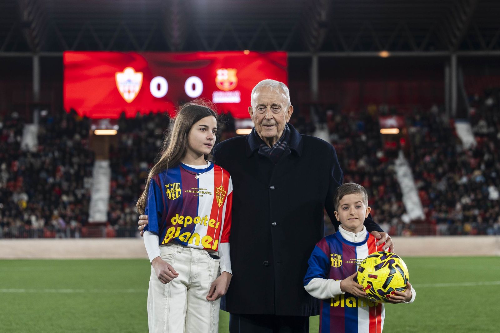 Fotogalería del partido homenaje a Guillermo Blanes entre los veteranos de la UD Almería y el FC Barcelona