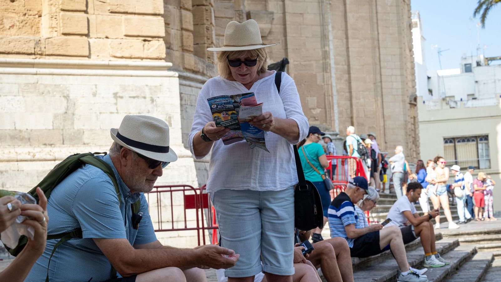 Los tres cruceros que llegaron este miércoles a Cádiz llenaron el puerto así como todas las calles del centro de la ciudad de turistas Los tres cruceros que llegaron este miércoles a Cádiz llenaron el puerto así como todas las calles del centro de la ciudad de turistas
