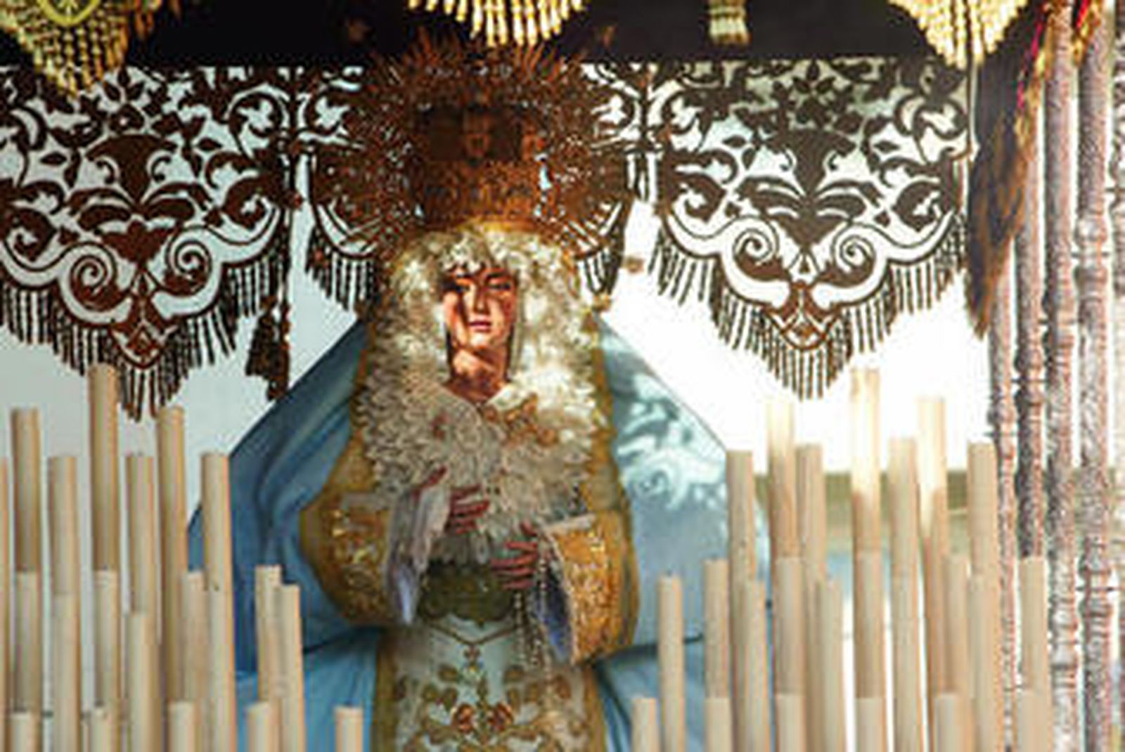 La cofradía celebró ayer el décimo aniversario de la bendición de María Santísima de Los Ángeles.