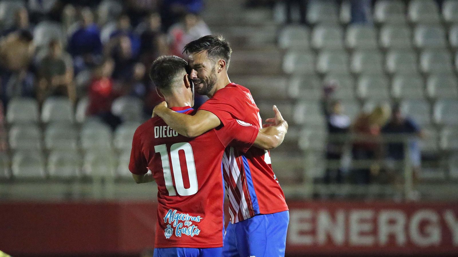 Diego Esteban felicita a Sardinero. Diego Esteban felicita a Sardinero.