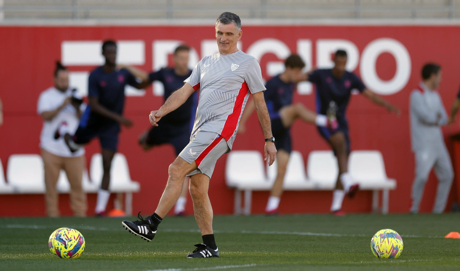 El primer entrenamiento de Mendilibar como entrenador del Sevilla Fc, en imágenes