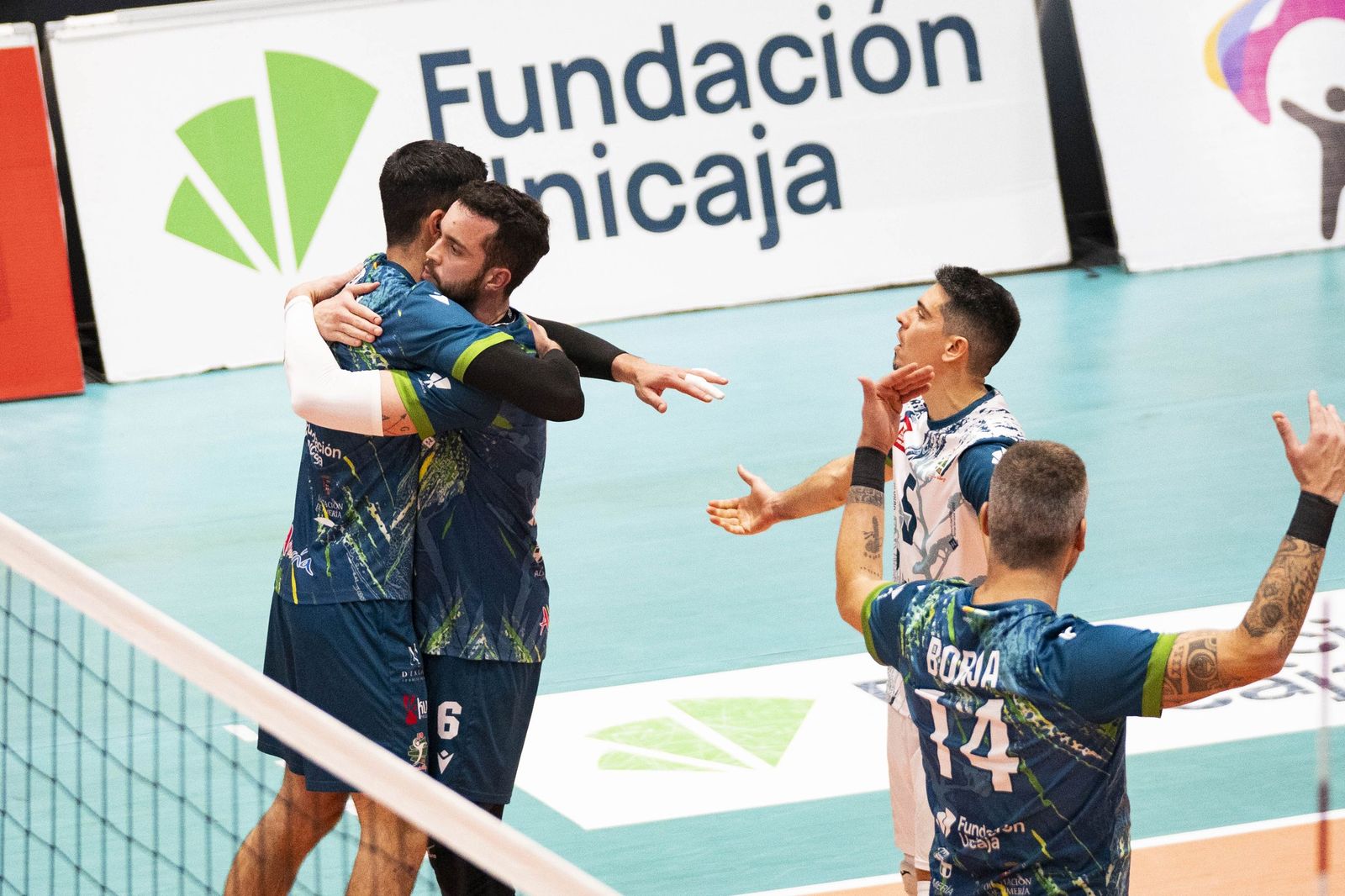 Las imágenes del partido entre Unicaja Costa de Almería y Pamesa Teruel de Superliga de voleibol