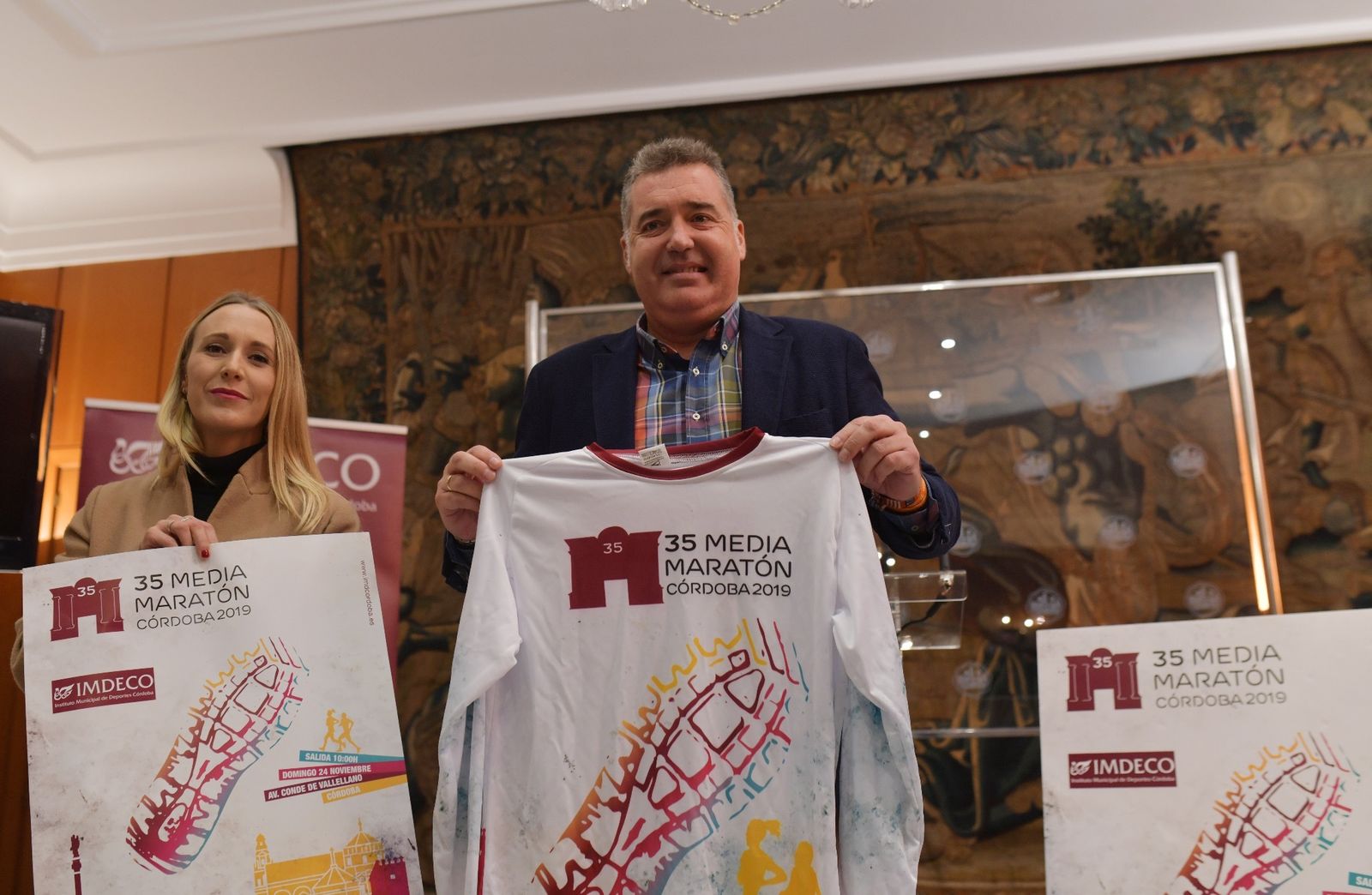Ana Blasco y Manuel Torrejimeno presentan la nueva edición de la Media Maratón de Córdoba.