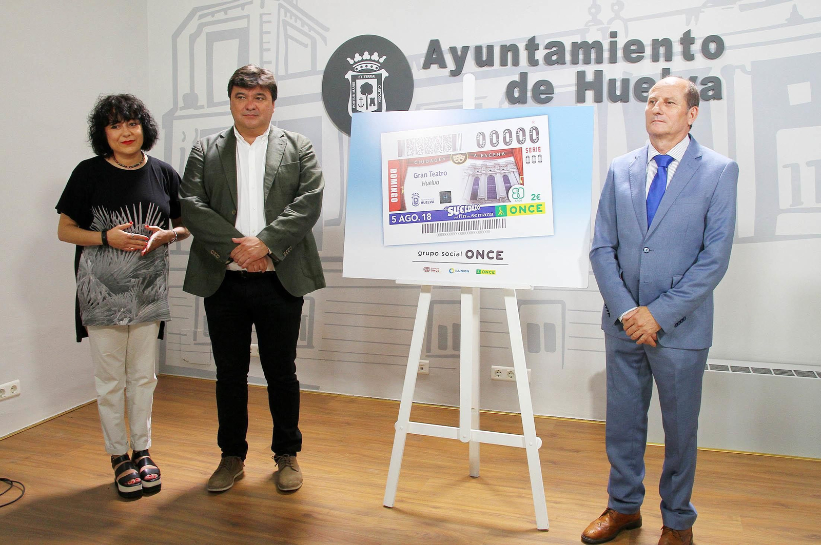 La presentación de la imagen del cupón de la ONCE dedicado al Gran Teatro de Huelva en imágenes