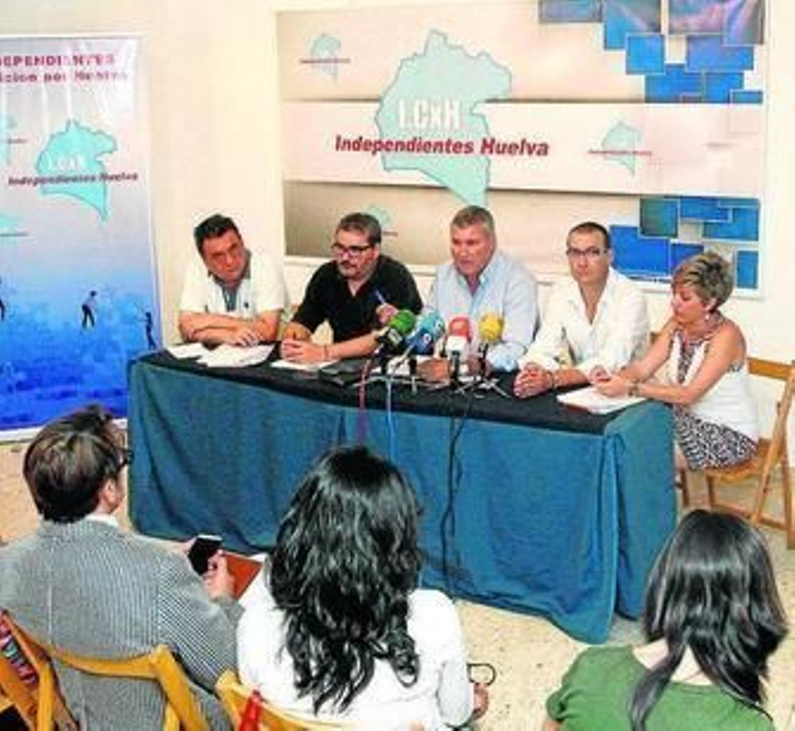 Mora, De la Rosa, Polo, Díaz y Calvo, ayer, en la nueva sede.