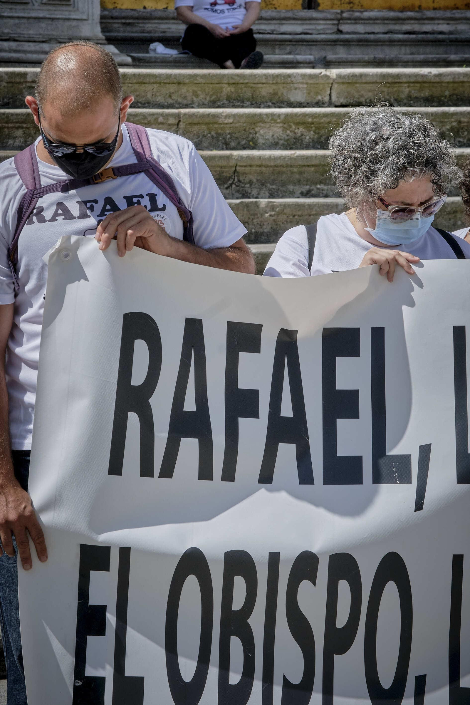 Concentración de apoyo a Rafael Vez, frente a la Catedral.
