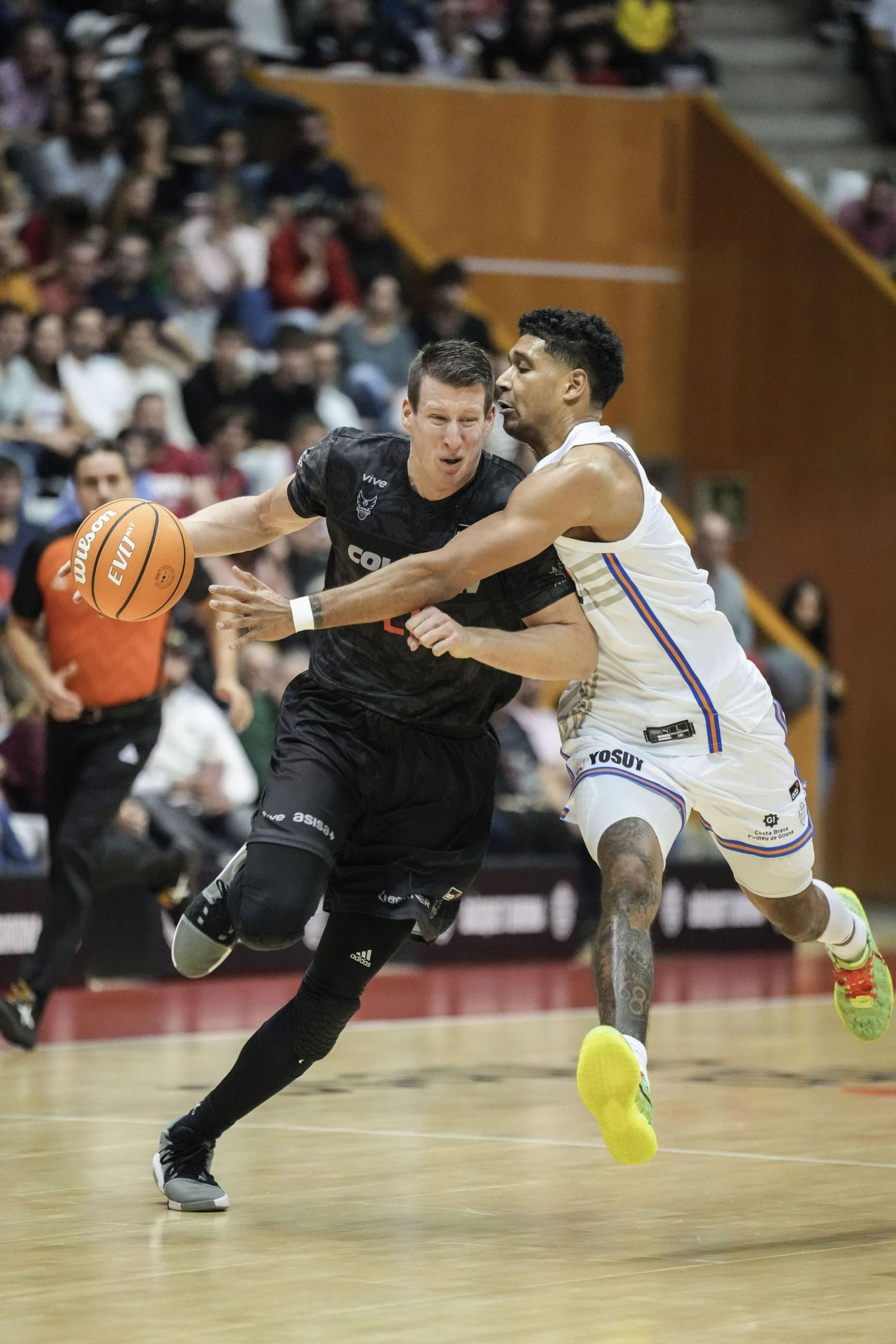 Las imágenes del Bàsquet Girona-Covirán Granada
