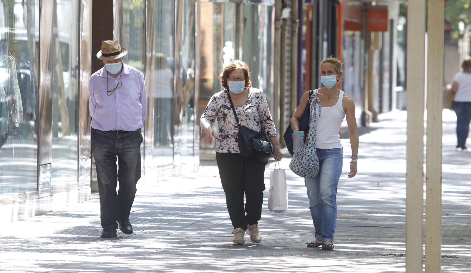 El primer día con mascarilla obligatoria en Córdoba, en fotografías