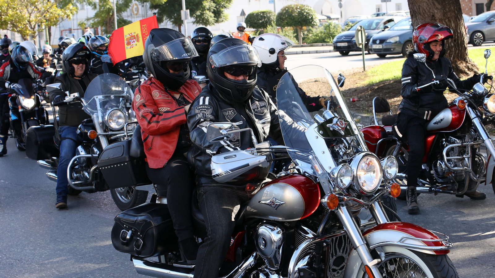 La Gran Caravana Motera Solidaria se pasea por Jerez