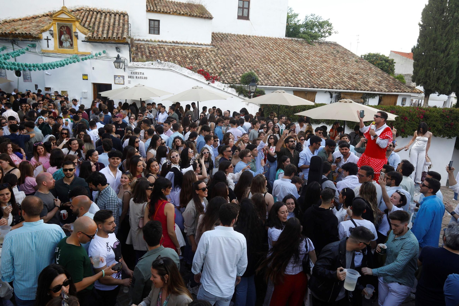 Las mejores fotos de unas Cruces de Córdoba abarrotadas para dar la bienvenida al fin de semana