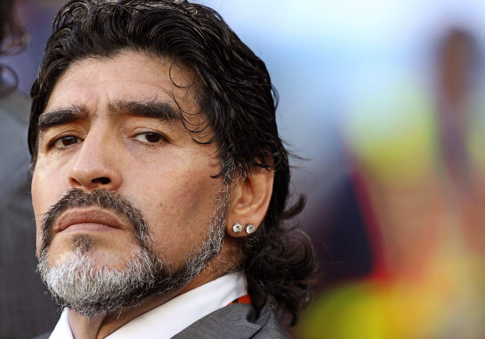 Maradona dirige a Argentina en el Mundial de 2010