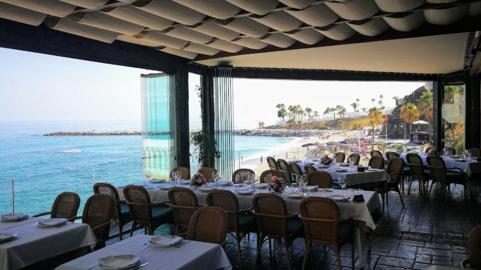 Imagen del interior del restaurante La Cala en Benalmádena