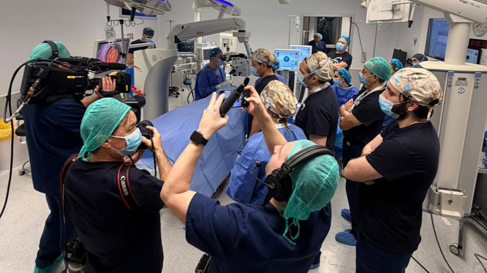 Dr. Joaquín Fernández durante la Cirugía en Directo realizada durante el Congreso FacoElche