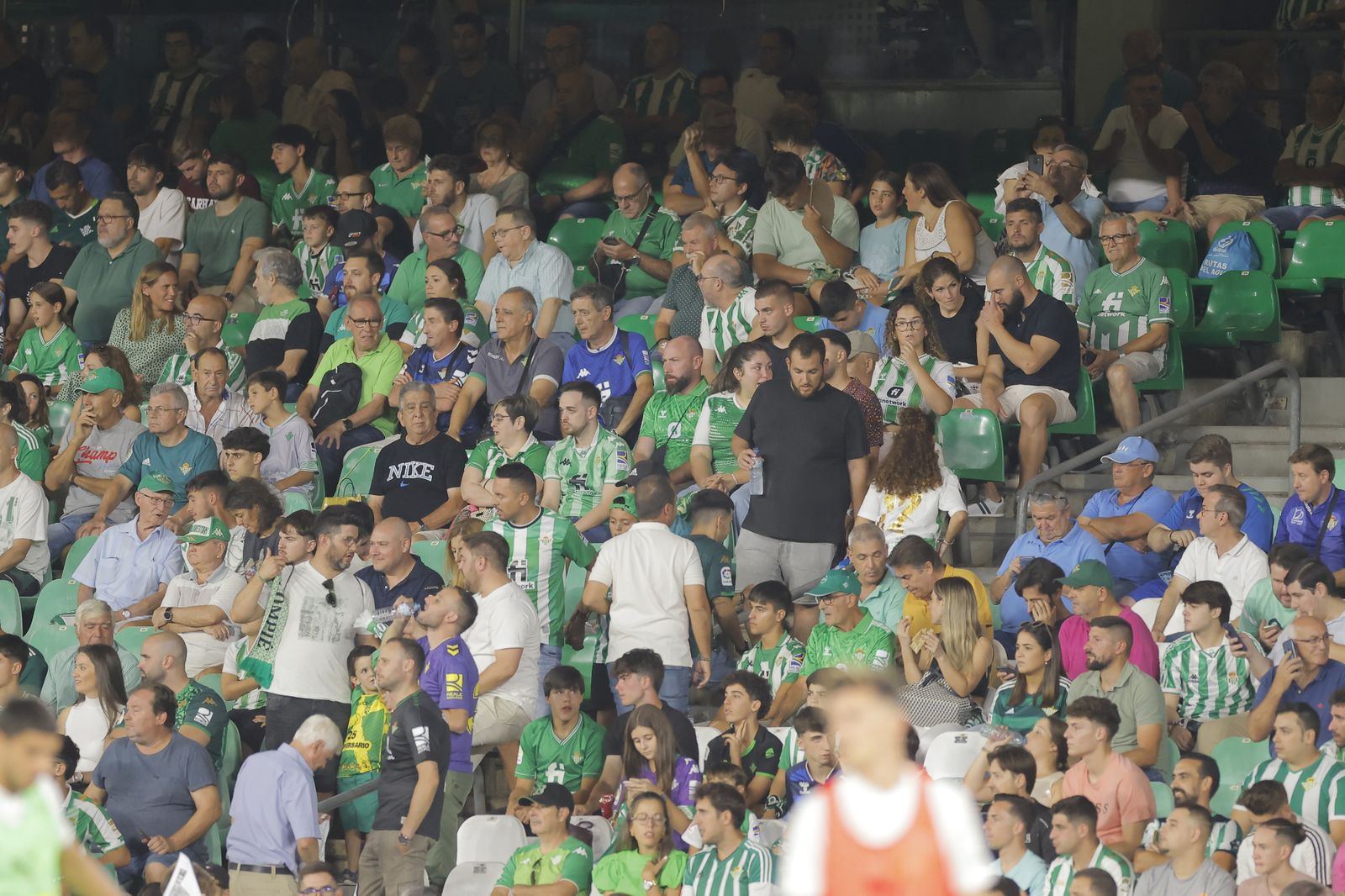 Búscate en las fotos del Betis-Valencia