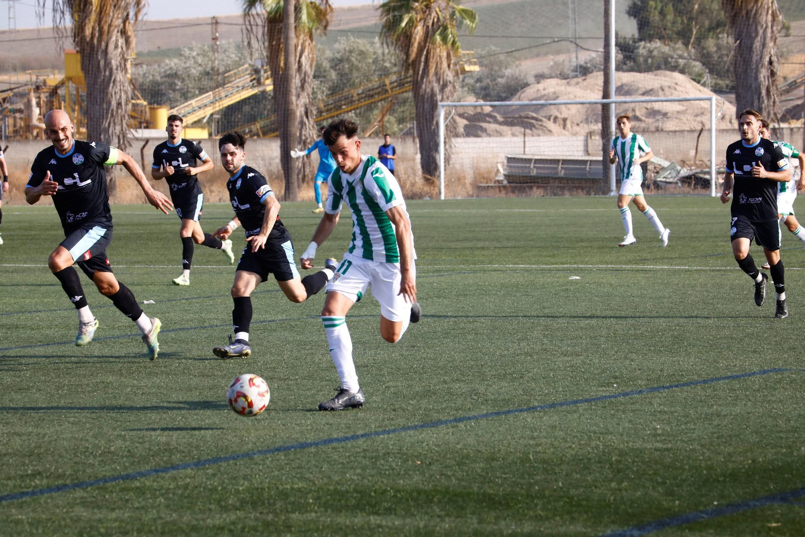 Las mejores fotos del derbi entre el Córdoba B y el Ciudad de Lucena en la Ciudad Deportiva