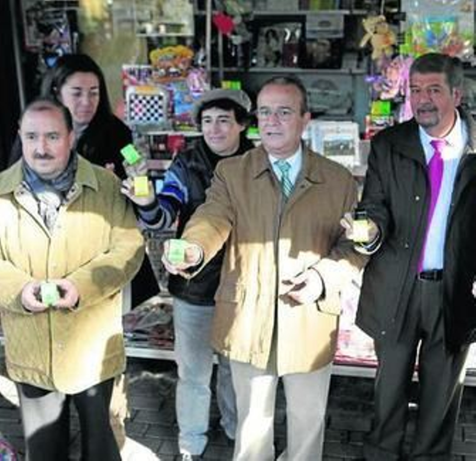 Los ceniceros se repartirán gratuitamente en los quioscos.