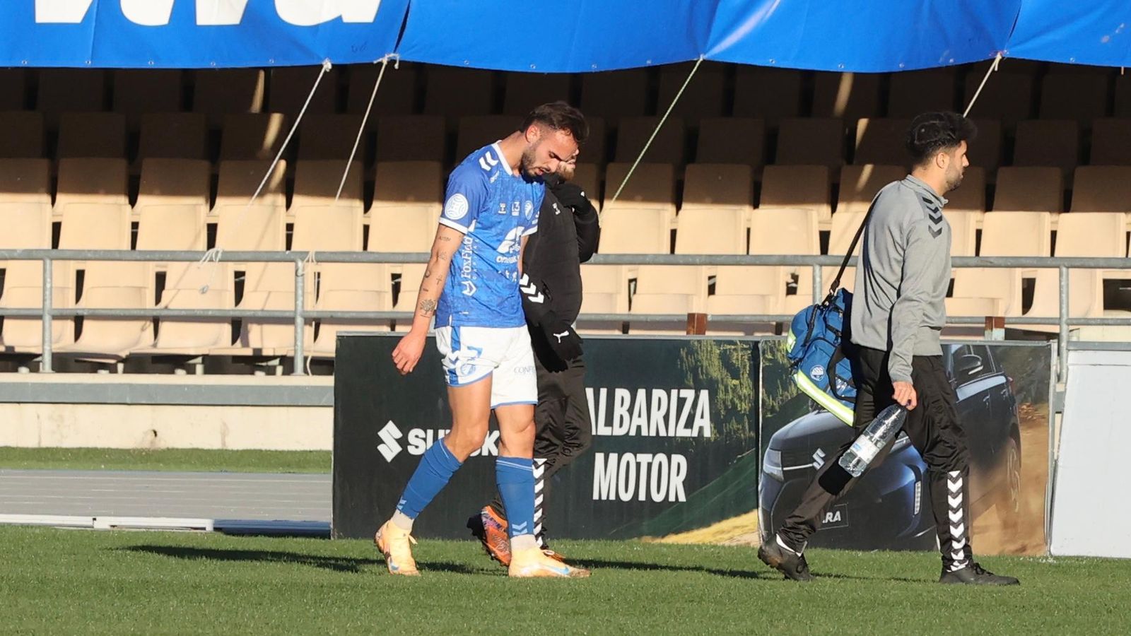 Fran Viñuela se marchó lesionado a los 20 minutos.