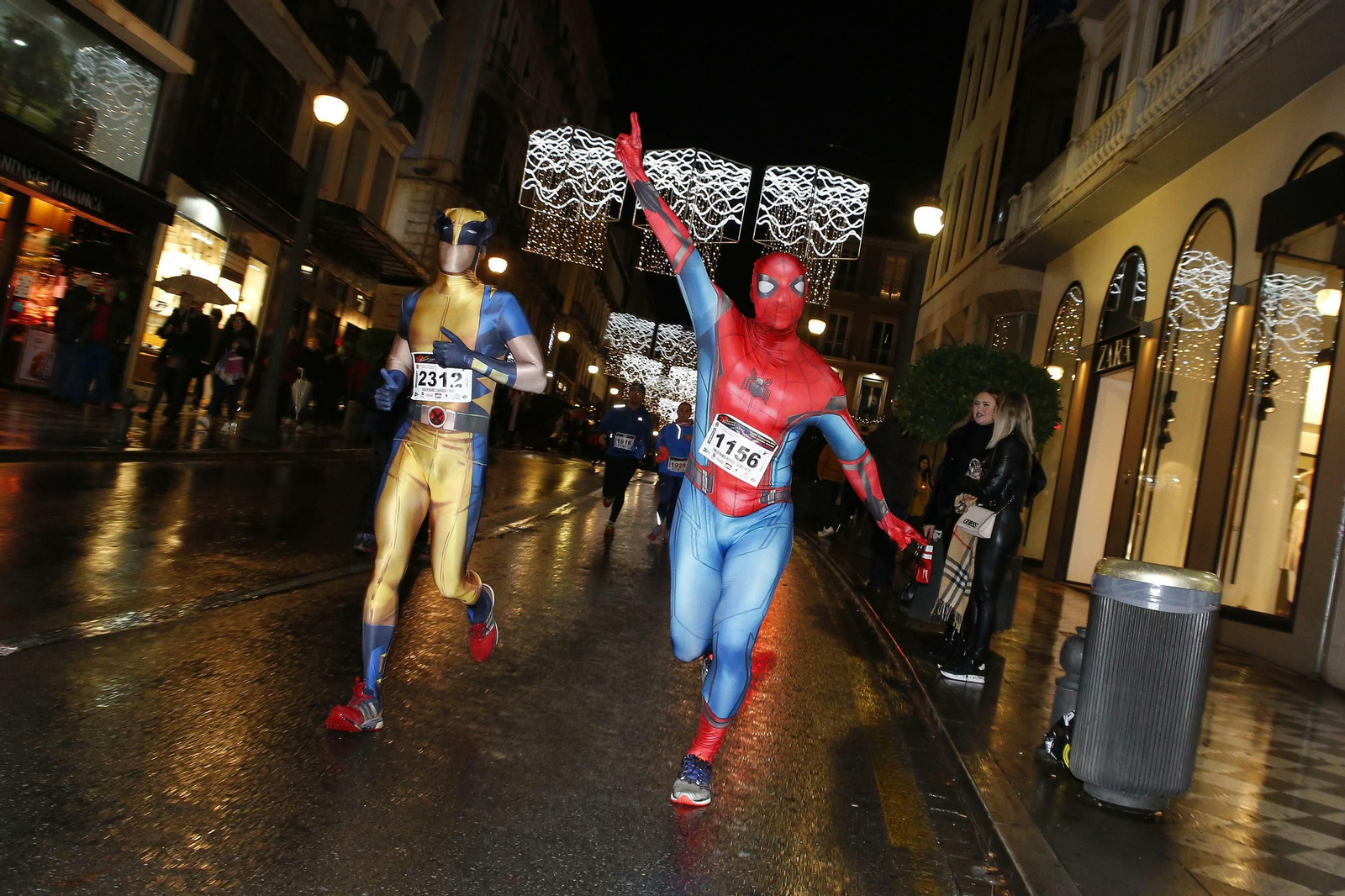 Las imágenes de los mejores disfraces en la Carrera de la Suerte de Granada