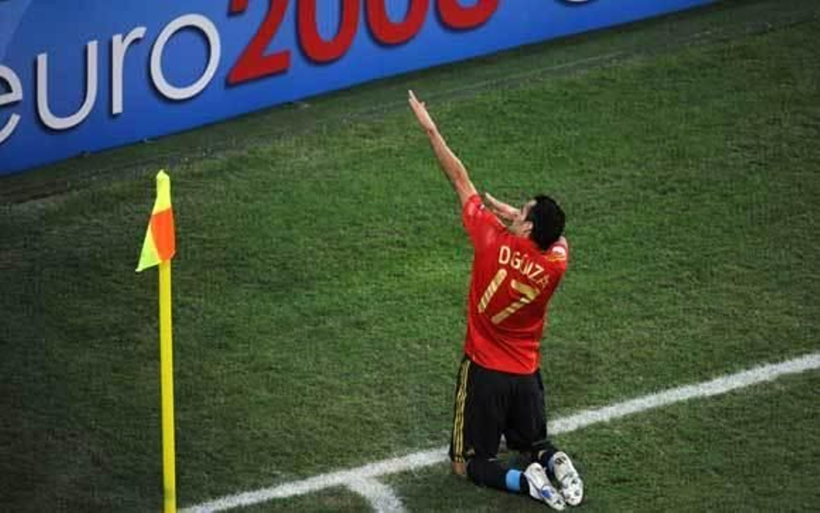 Dani Güiza celebra un gol con la camiseta de la selección española. /EFE