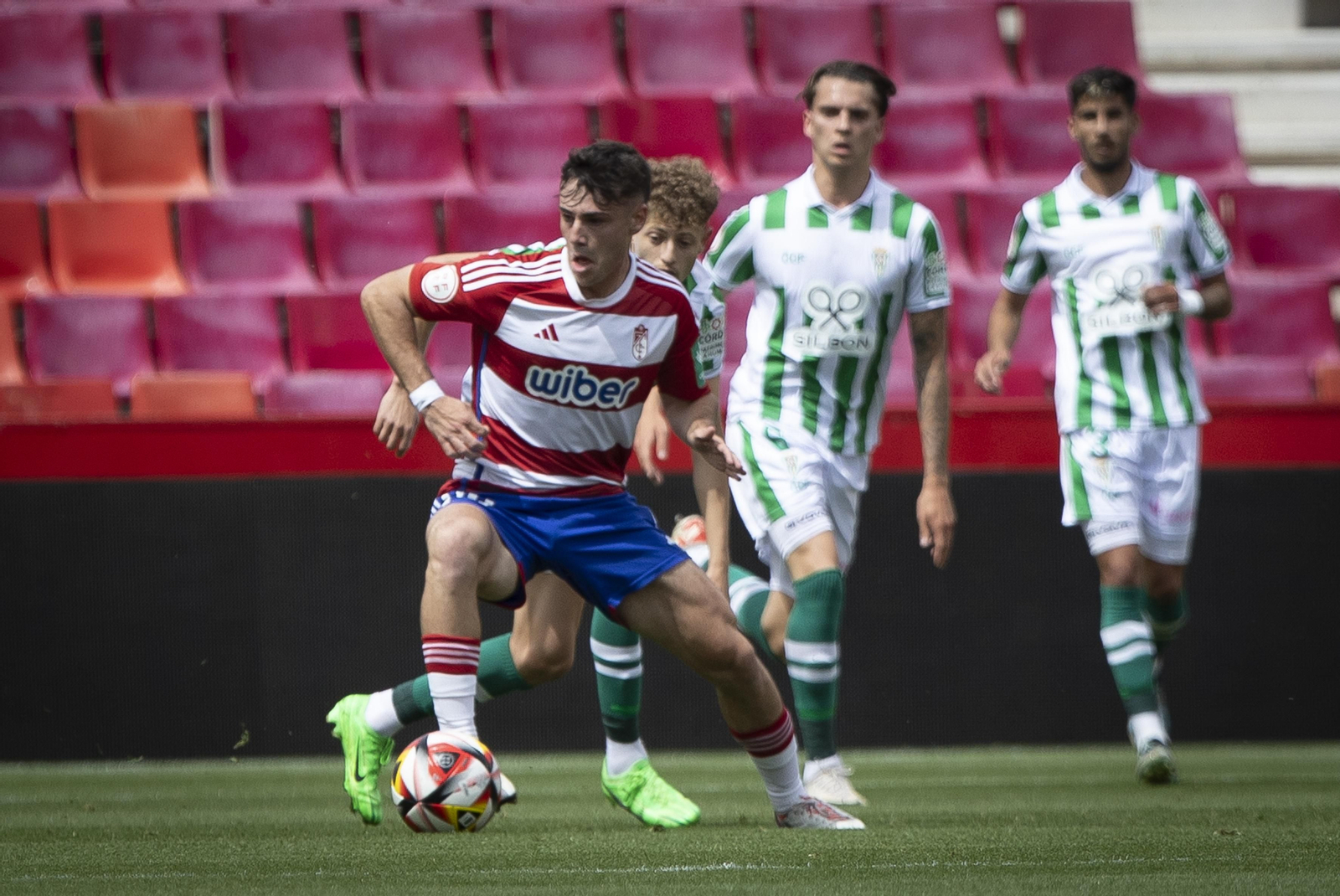Las mejores fotos del ambiente en el Recreativo Granada - Córdoba CF