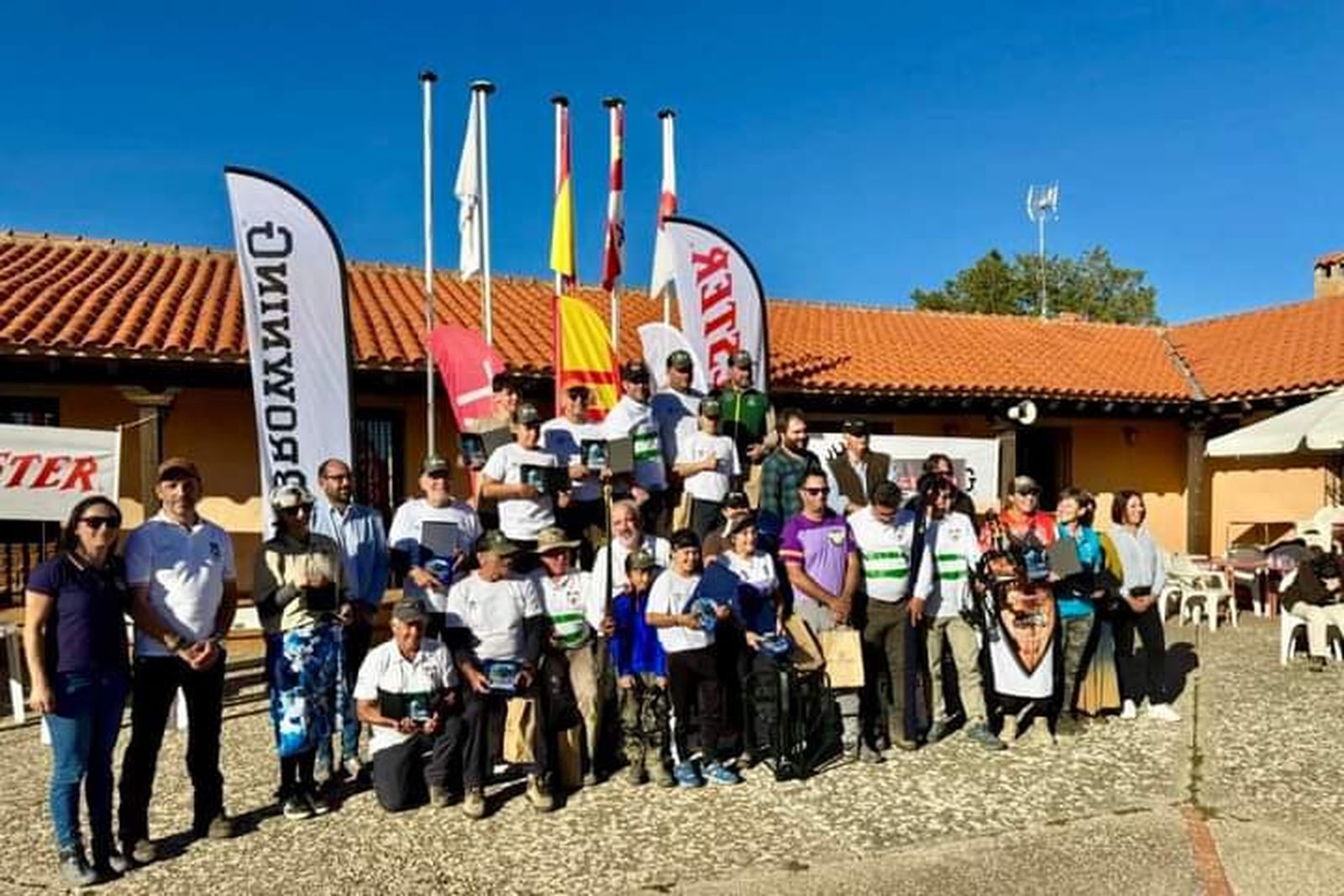 Foto de familia en el Campeonato de España de tiro con arco.