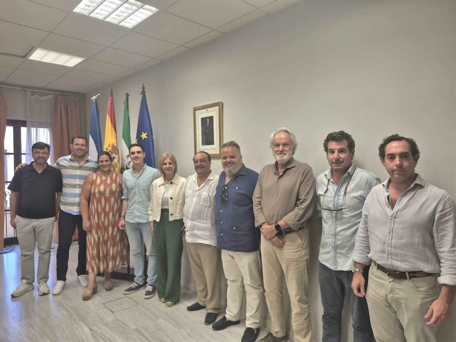 Reunión de la alcaldesa María José García-Pelayo, delegados municipales, y hosteleros y titulares de casetas de la Feria de Jerez.